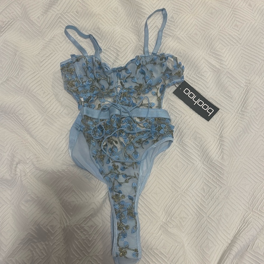 Boohoo Women’s Size Small Light Blue Floral Lingerie Set Gold Accents Bodysuit